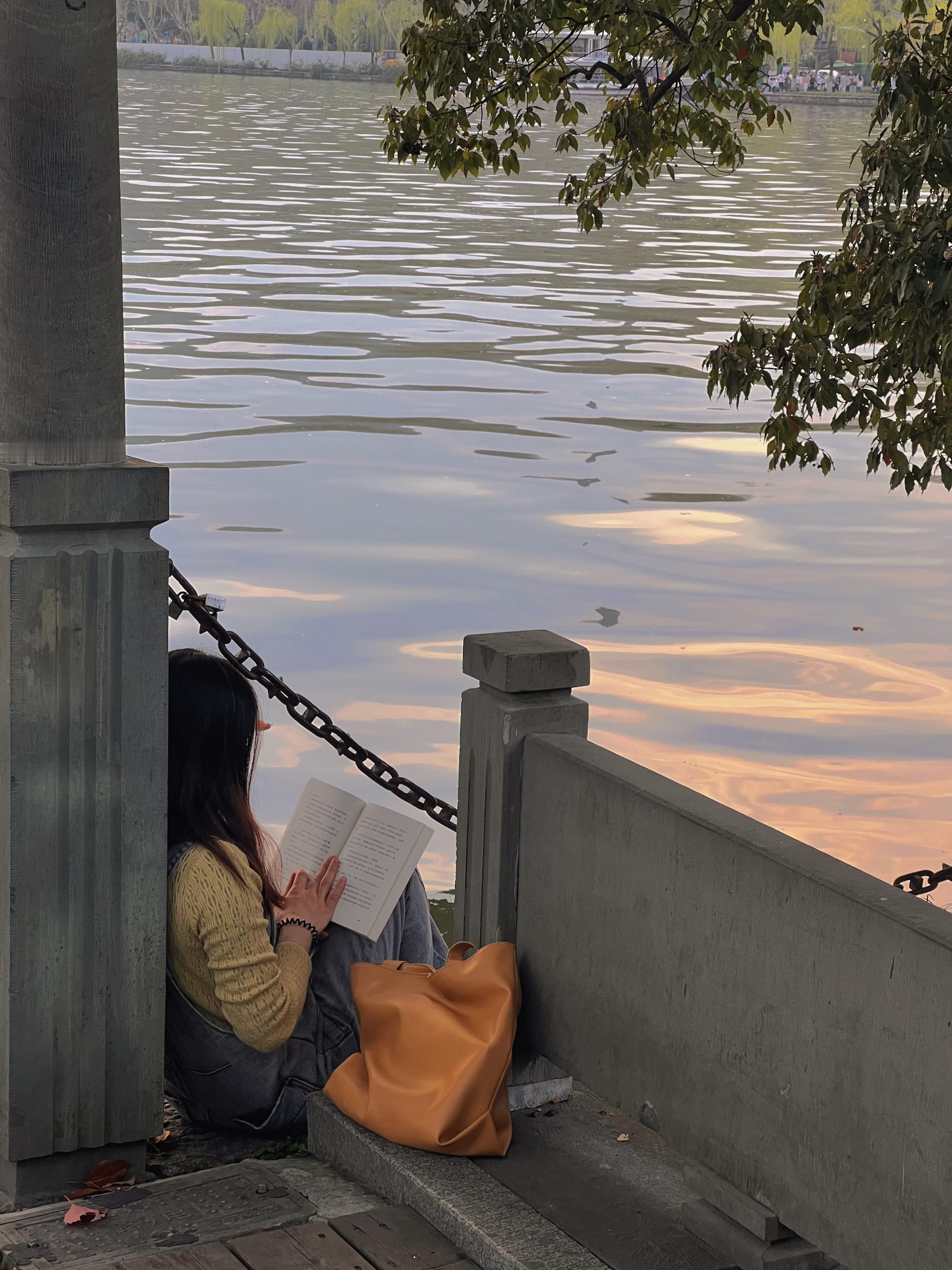 如果事与愿违，请一定相信是上天另有安排。 