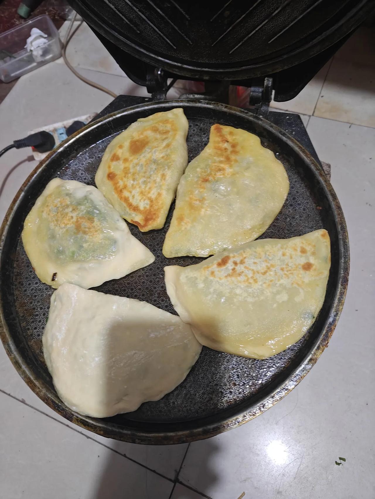 今天星期天不用加班，平时加班8点才能下班，今天5点下班给自己做点好吃的，靠劳一下