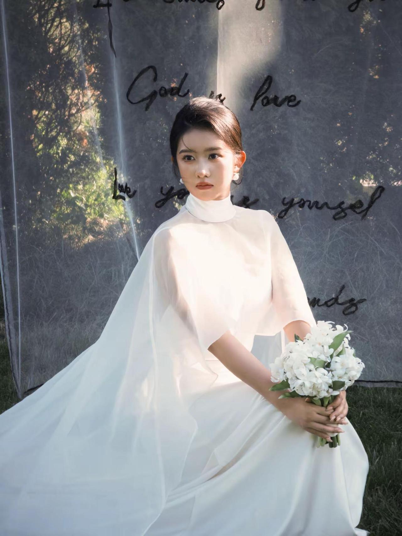 爱你的人会获得你的小小说明书。婚纱照