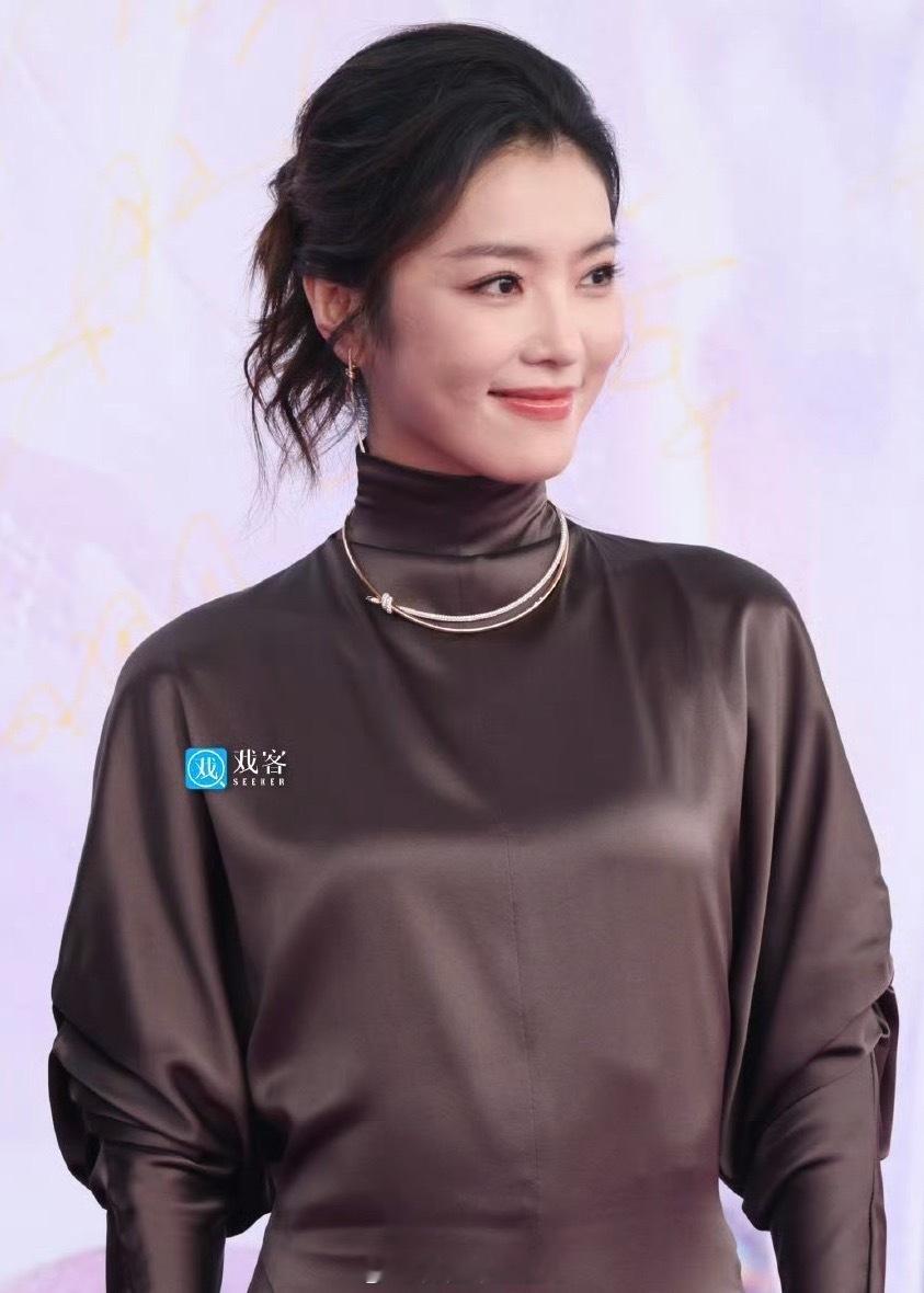 陈丽君李云霄一起走红毯陈丽君李云霄红毯生图都好美啊。。 