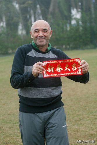 北京球迷谈起帕切科，总带着一份温柔与敬意。这位葡萄牙教头执教国安仅两年，却成为工