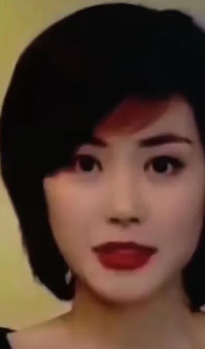 锋菲唯鹏 王菲的自在人生
 
王菲的人生，总在“爱”与“自我”里找到精准平衡。她