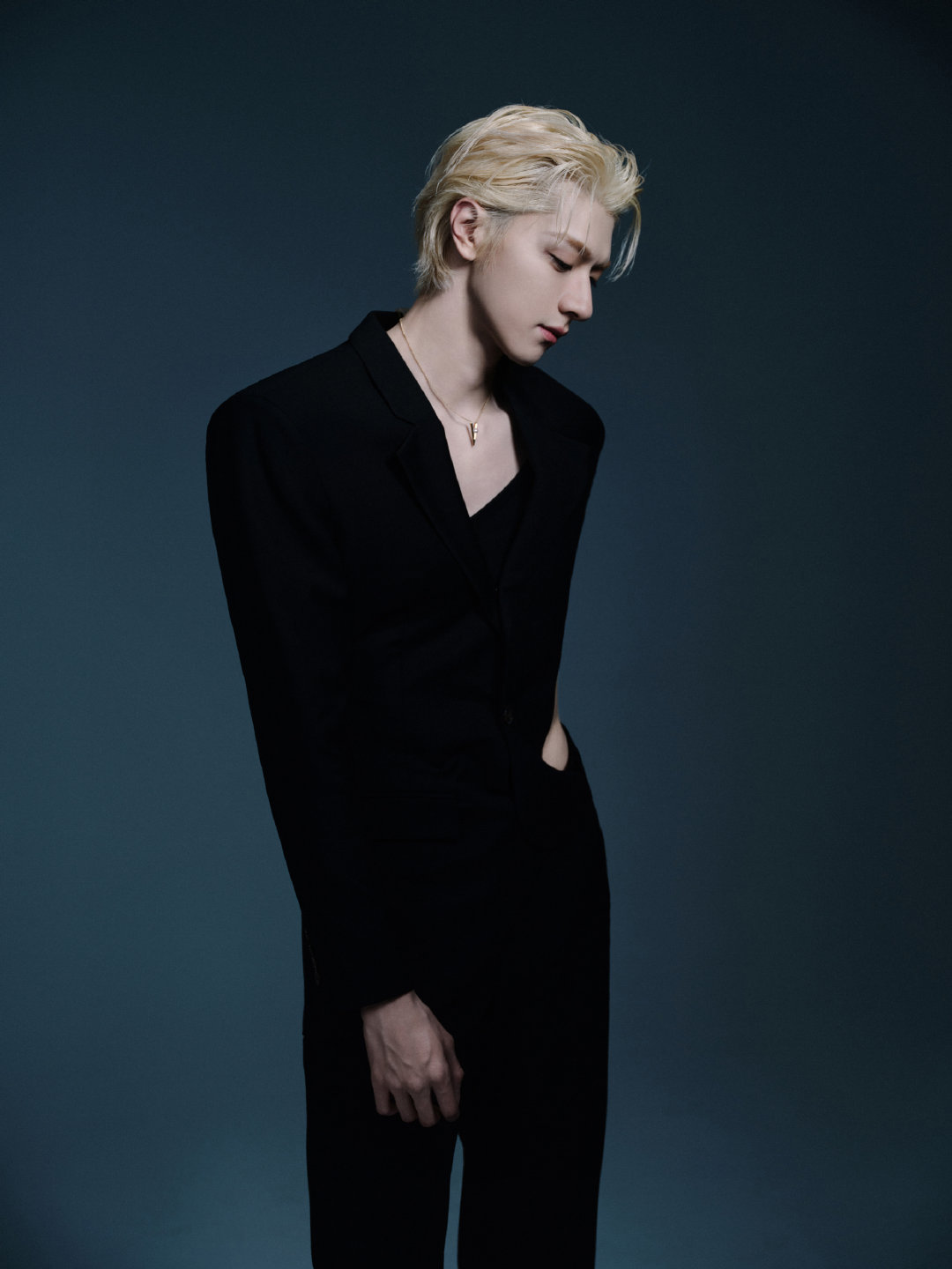 林一金发返场 林一黑镂空西装 《白色情人节》白色情人节最亮眼的存在！ 