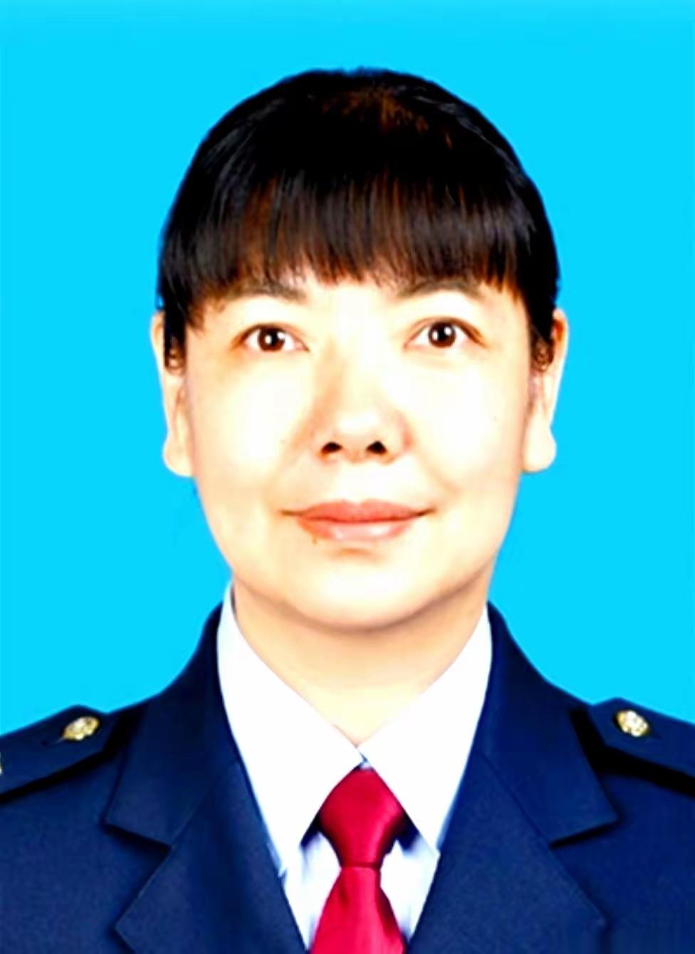 云南女科员带病撑起九口之家，19年默默坚守让人破防
 
云南玉溪红塔区税务局的科