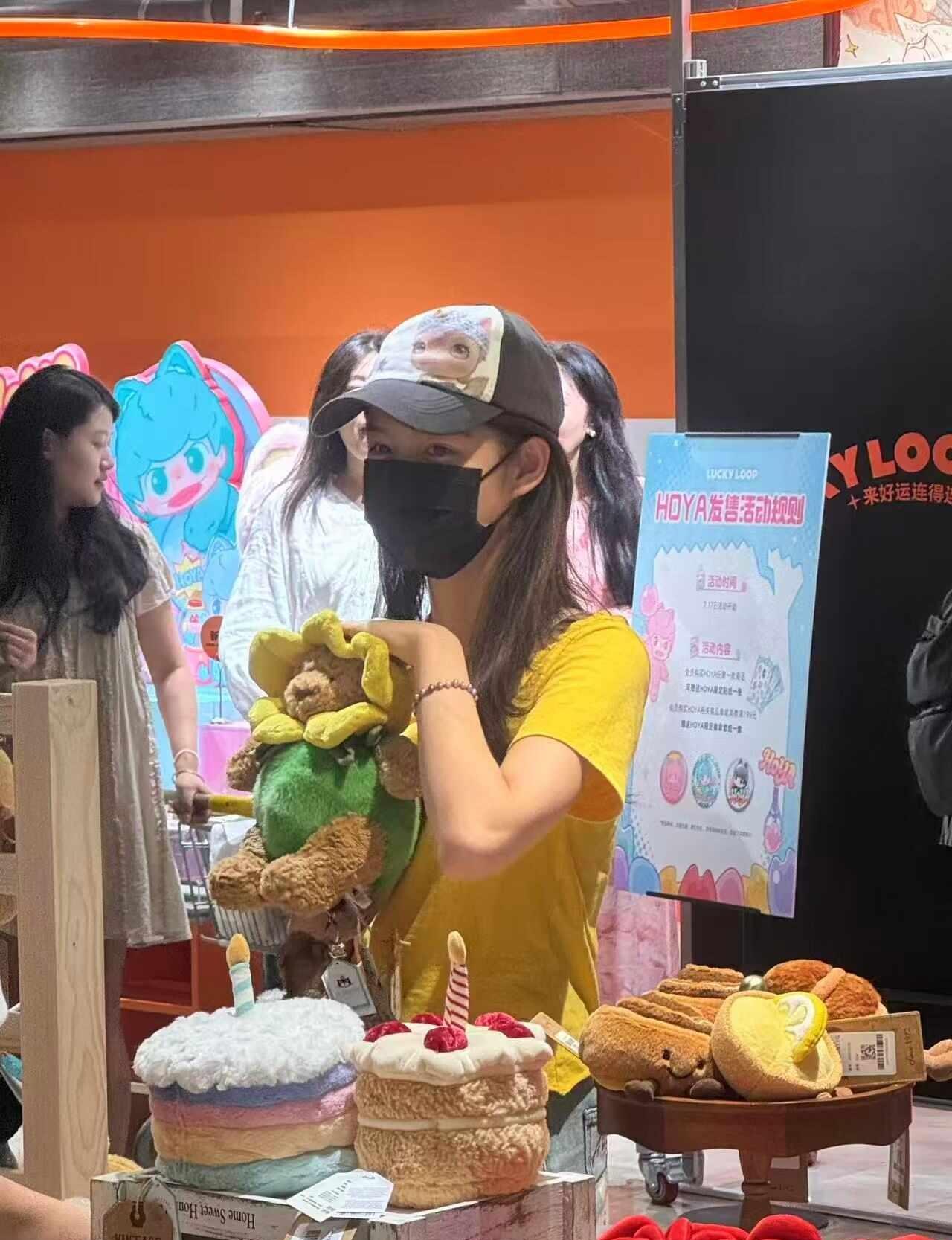 都说北京随便逛街能偶遇明星！今天在 BF 碰
每次刷到别人在北京偶遇明星都狠狠羡