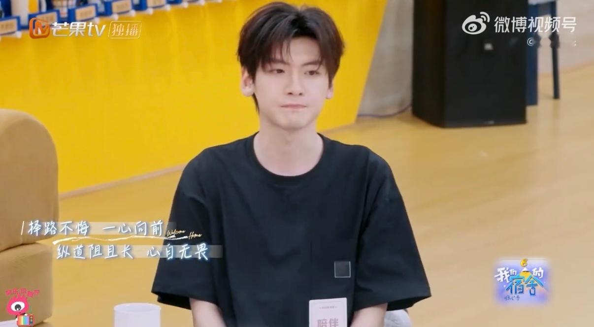 翟潇闻创造营解散三年无戏拍娱乐圈最漫长的等待，翟潇闻解散三年无戏可拍。熬过无人喝