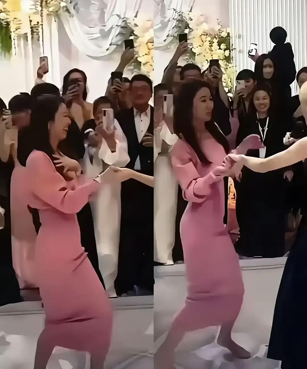 林心如在朋友婚礼跳舞跳嗨，一脚把高跟鞋甩出三米远，自己笑得停不下来。
我坐在屏幕