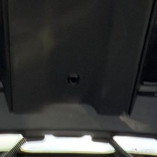 特斯拉Cybercab后尾门上这个孔看着像摄像头？可能用来做遗失物品的检测？这后