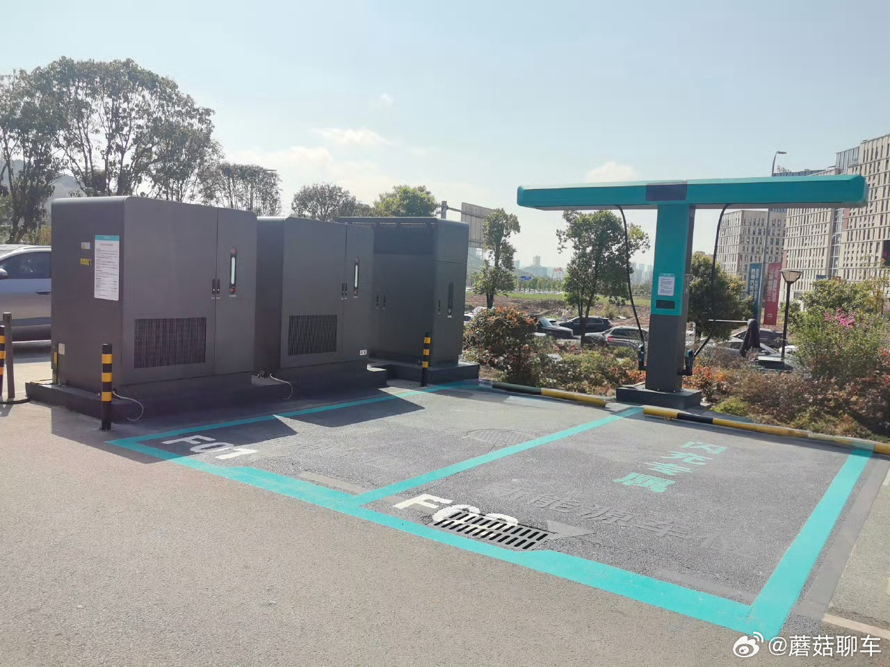 比亚迪闪充站建设真的猛家人们，你看看这个初音的配色是不是超级有意思～比亚迪的新一