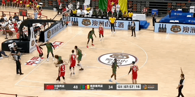 中国男篮再次下起三分雨，这个喀麦隆旅游队真是一点也不起劲啊！中国男篮