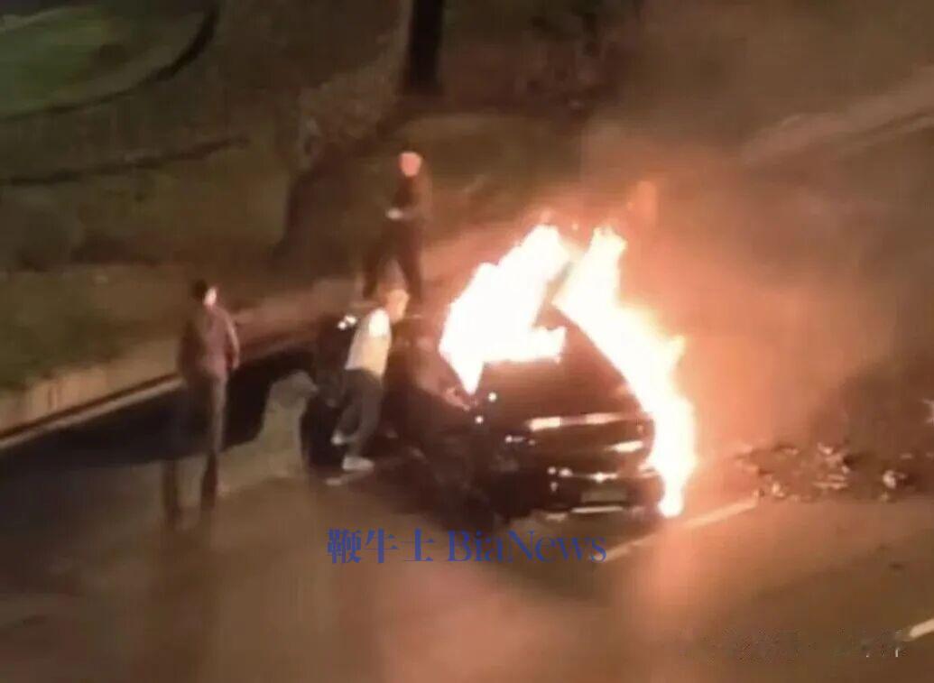 突发！一小米SU7发生交通事故后起火