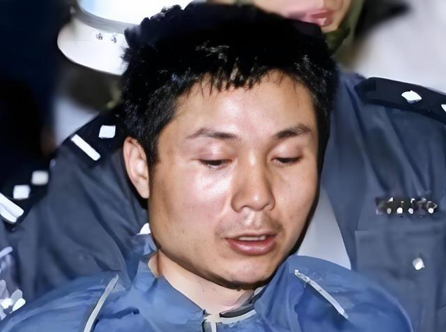 2001年5月20日清晨7时20分，当法警手持警绳出现在监舍门口时，张君刚刚吃完