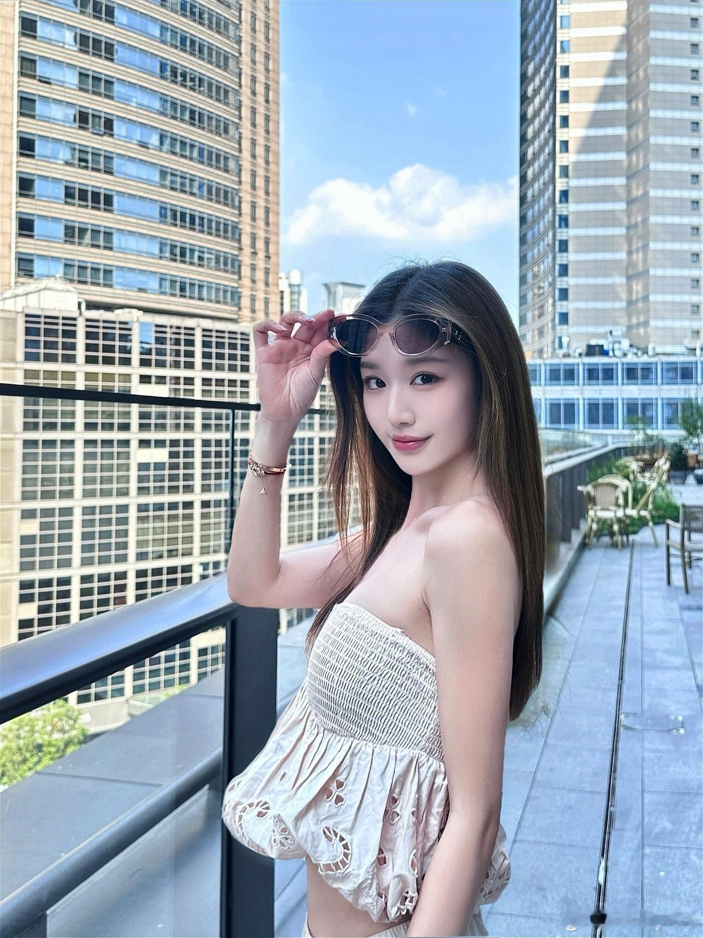 夏季虽然很热 但看绿色晒太阳听雨声依旧很治愈🌿周末快乐啦🏃🌧️ ​​​
