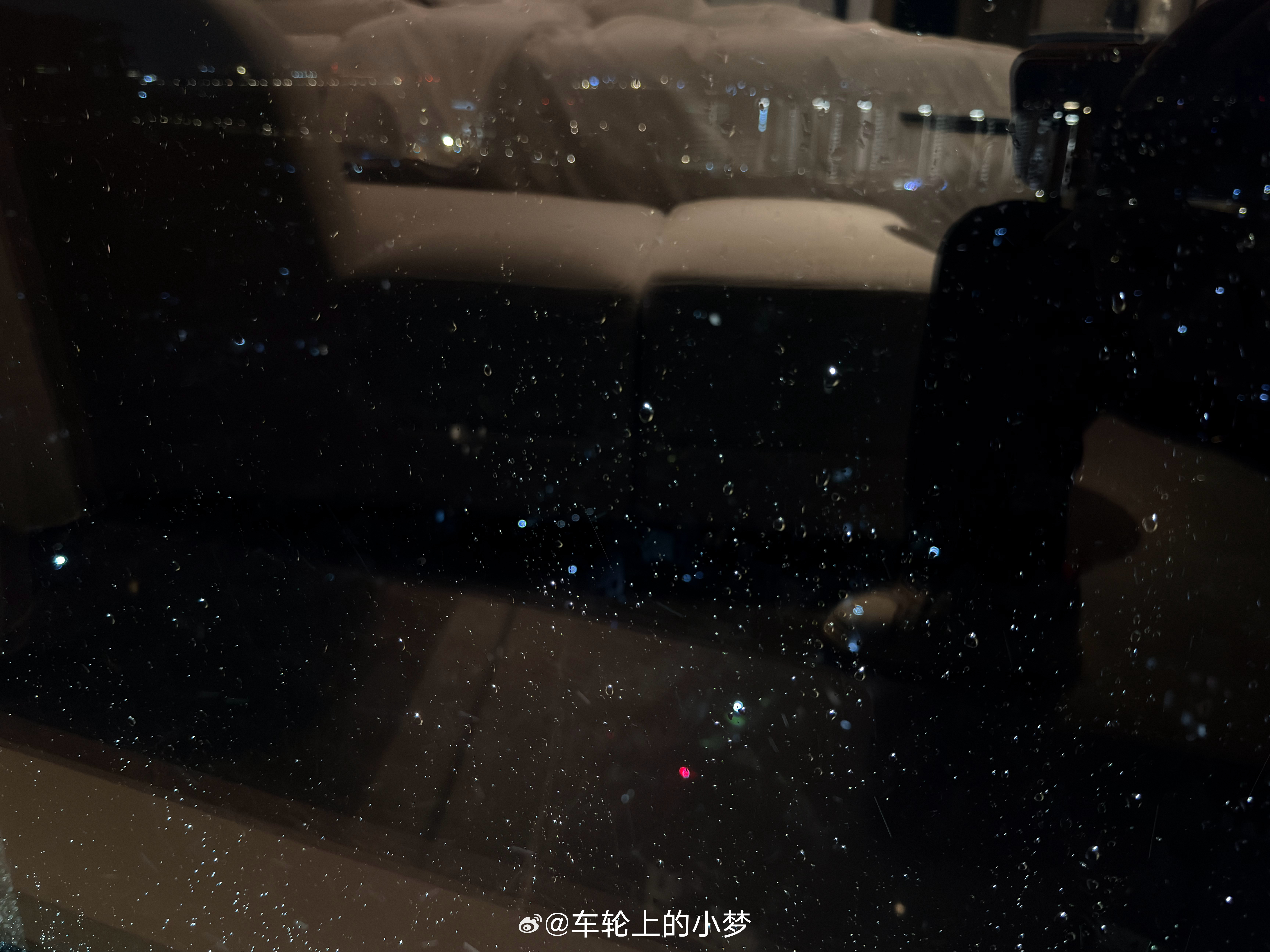 我擦，我在酒店窗户上见到了萤火虫 上海·上海松江临云万豪酒店