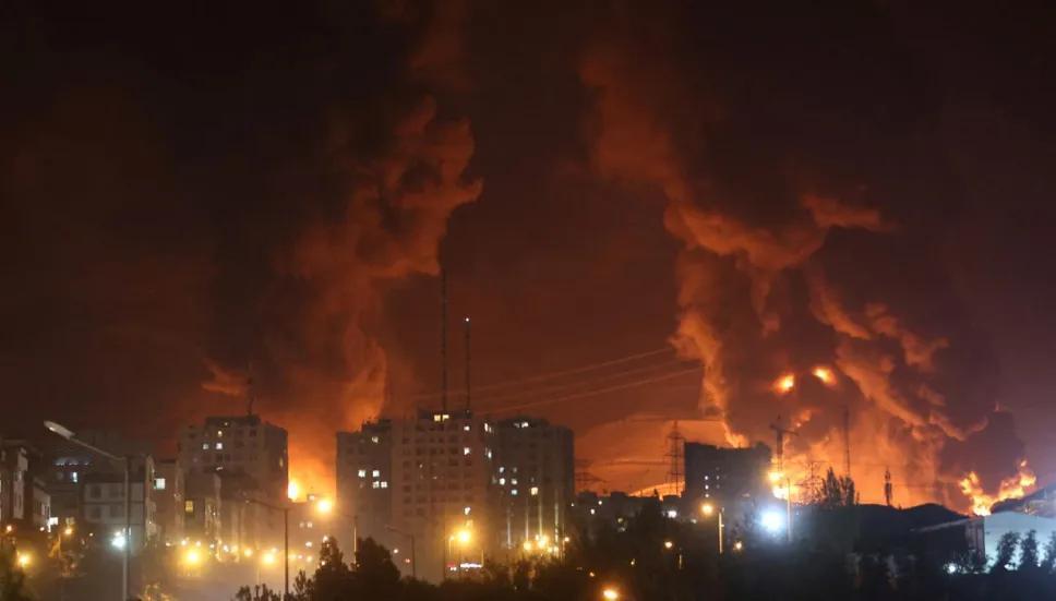 导弹雨点般落下，剧烈爆炸连着剧烈爆炸，乌克兰眼看着仓库挨个被摧毁，一点招数都没有