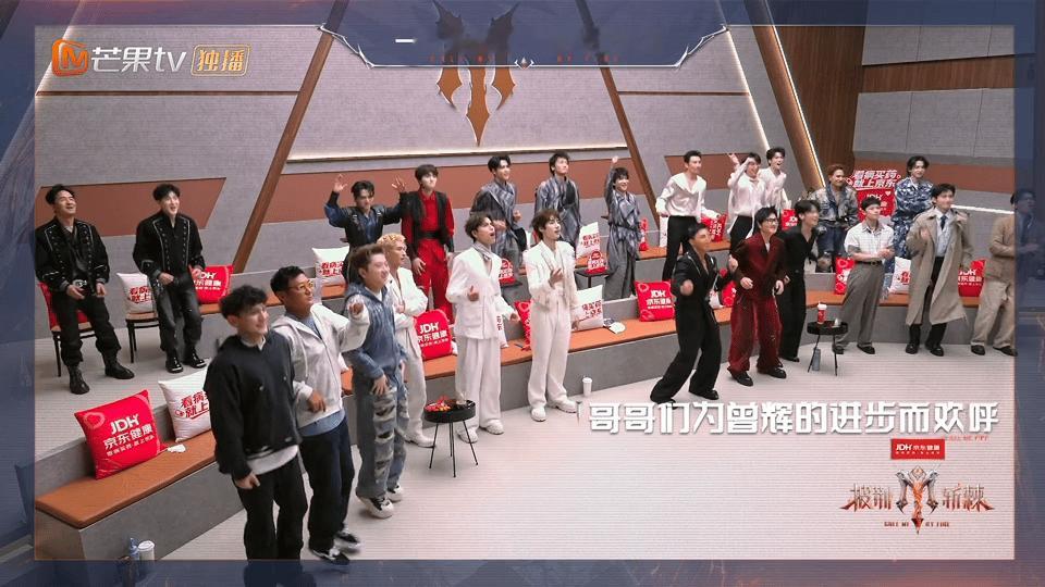 被披哥的双向温柔戳哭！曾辉陈若轩逆风拼搏完成舞台，余文乐句句是心疼，默默共情治愈