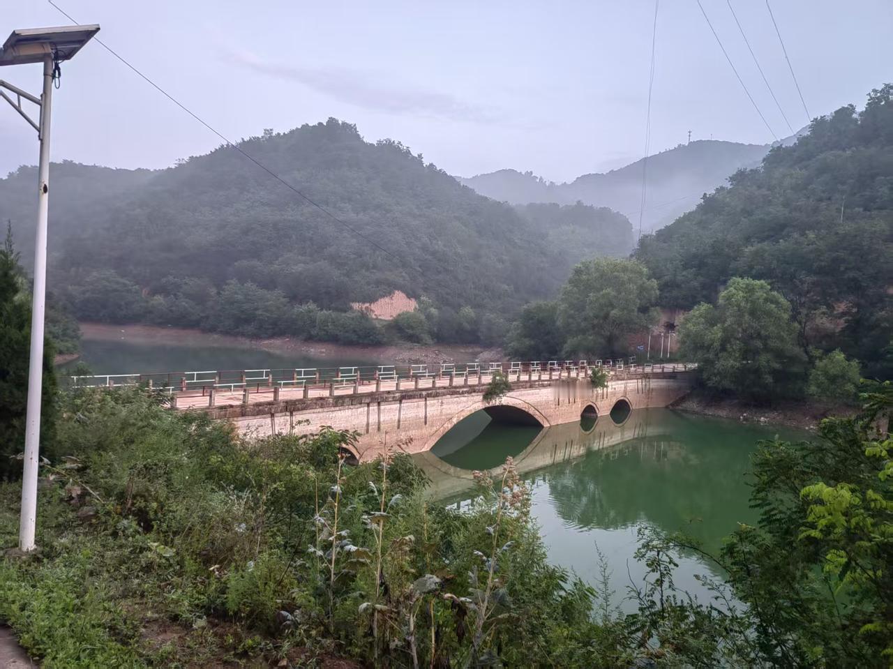 四七大剧，精彩分享之六五——发问？
这精彩一幕是突然出现的，躺着赢的亲儿媳妇，在
