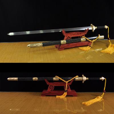 1953年
一个普通的日子

村里的一户人家决定将祖传的一把宝剑上交给国家。
这