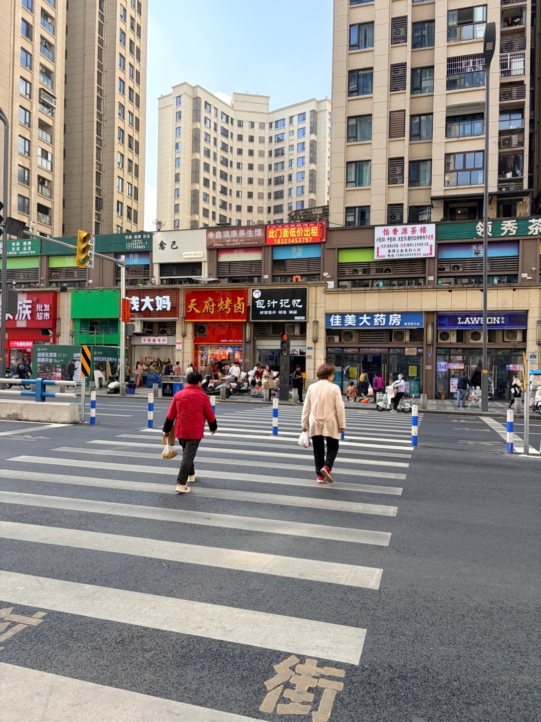 群里今天讨论电车低速提示音，有些车是关不掉的 BGM 音效，贼难听，如果法规强制