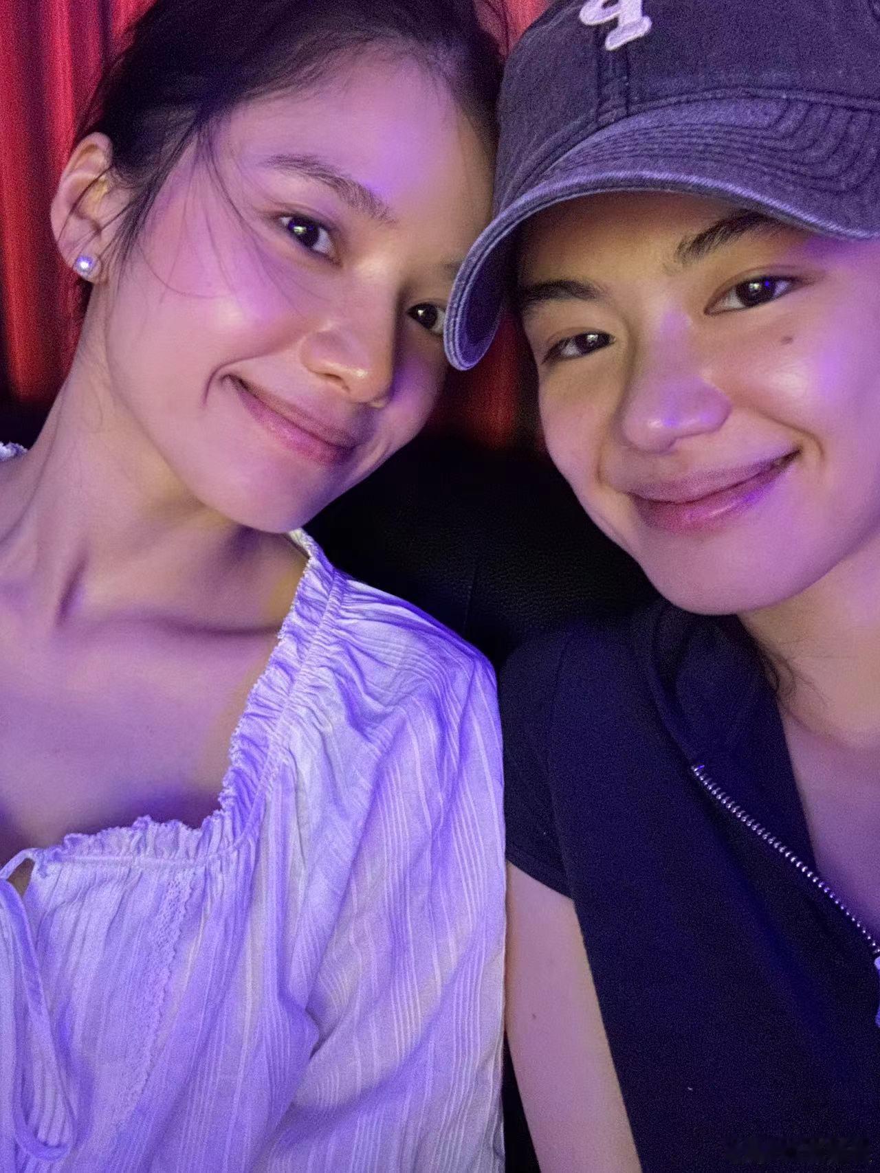 #张婧仪怼脸素颜图##张婧仪珍珠耳钉# 张婧仪的素颜之美，在怼脸图中绽放光彩。那