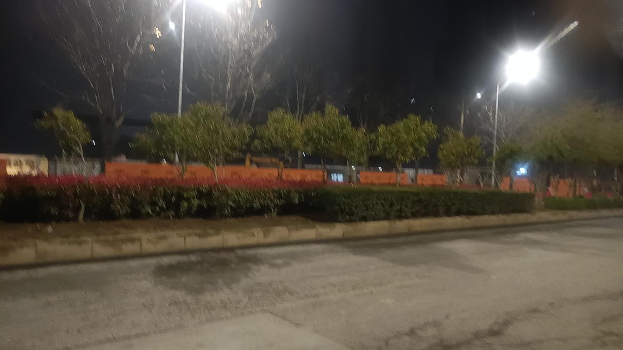 拥抱，是人类最朴素也最温暖的肢体语言。无论开心还是难过，一个真诚的拥抱，总能瞬间