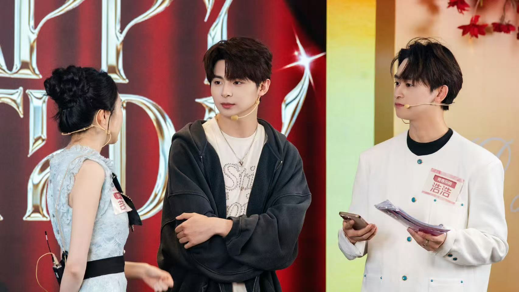 JDG伞兵赛季淘汰破百 赛季百杀里程碑达成伞兵用精准准星锁死要害，既能架稳后盾也