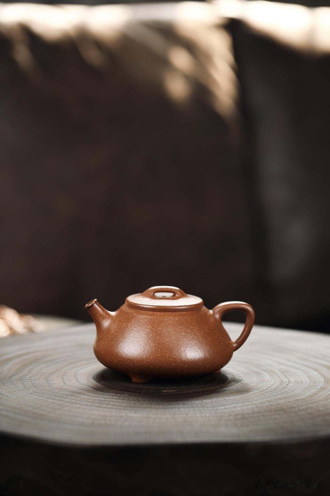 你问的“好壶”，到底是真好，还是别人说好？紫砂壶的四层真相
“兄弟，你那儿有好壶