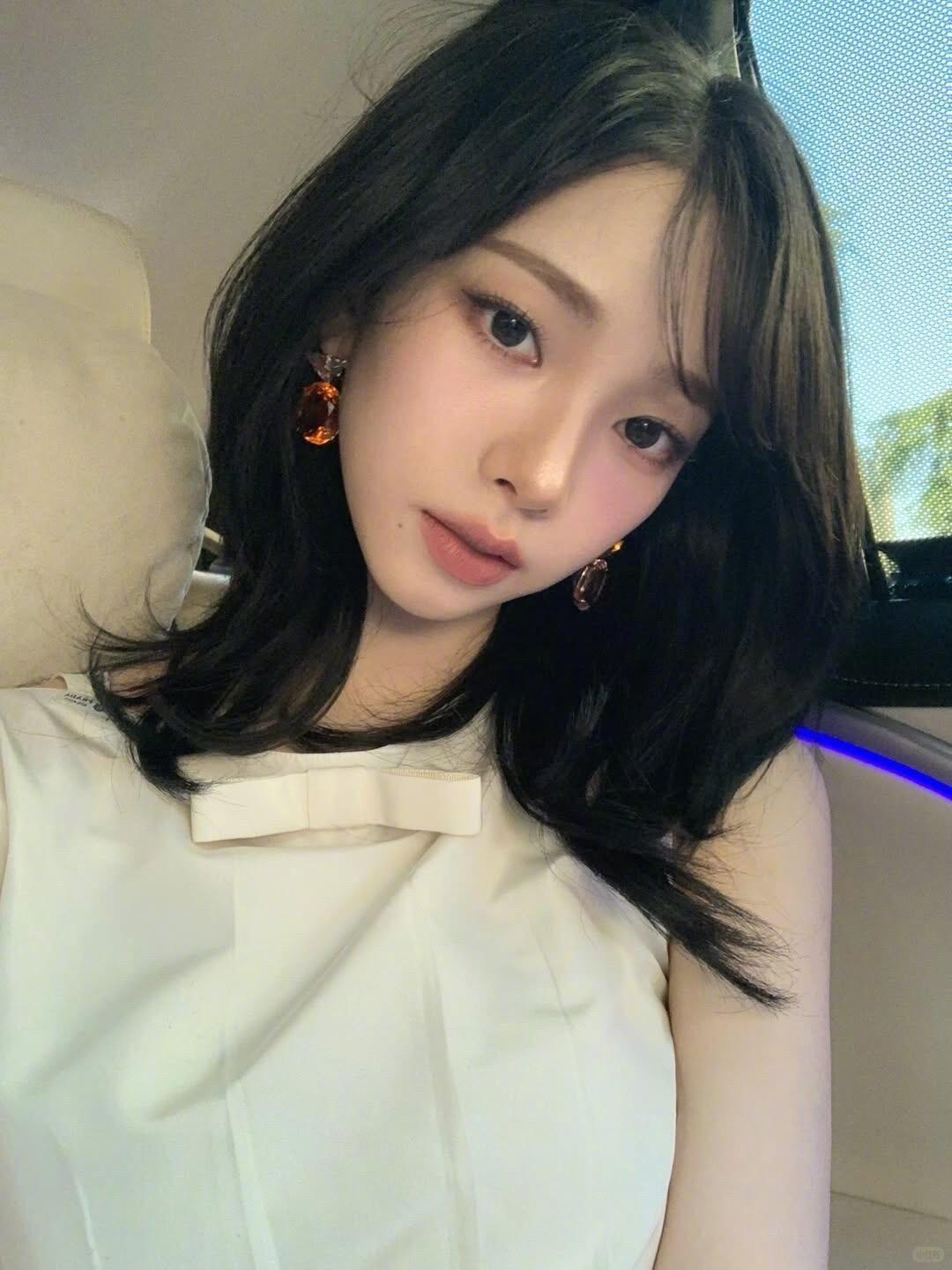 柳智敏爱吃毛血旺酷飒穿搭风格搭配接地气口味，柳智敏直言钟情毛血旺、火锅，反差感满