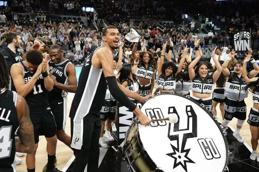 真惊了，NBA休赛季飞往中国少林寺的航班突然热了起来，价格也香了，就是因为全世界