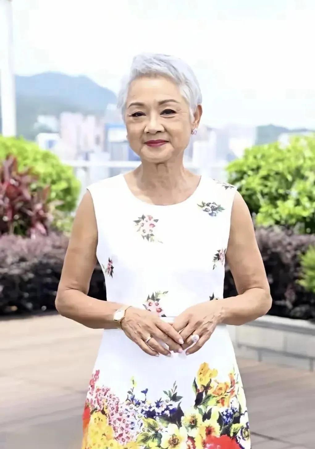 叶丽仪，如今是一位78岁的老太太了，但在我的记忆中她还是那个长得迷人歌声更迷人的