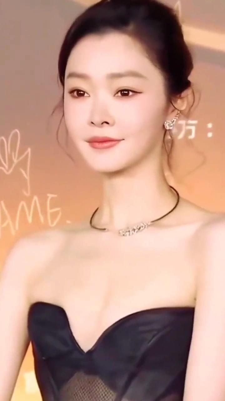 宋轶回眸✨一眼惊艳温婉又灵动[赞][送自己一朵花][比心]娱乐 惊艳 灵动 回眸