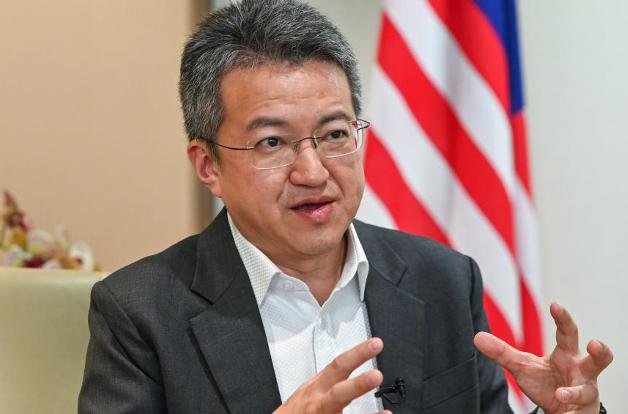 马来西亚副财长刘镇东近日在一场国际峰会上直言：“那些认为中国会变成老大的，我觉得