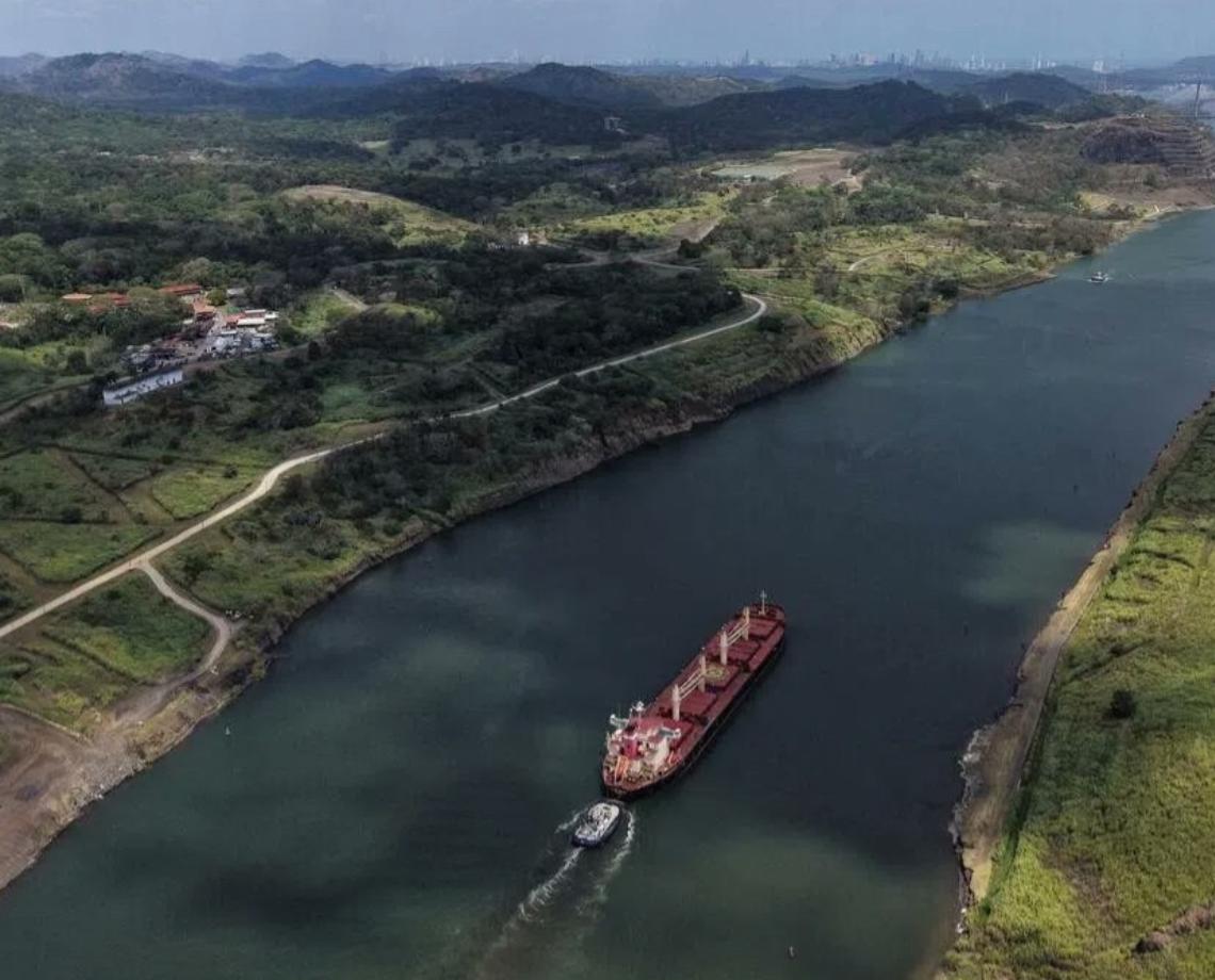 卢比奥这番指责完全是倒打一耙，事实明摆着是美国施压巴拿马撕毁港口合同在先，现在反