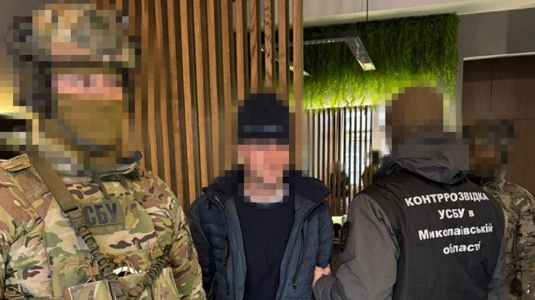 乌克兰安全局宣布在基辅逮捕了一名与俄罗斯联邦安全局有关联的刺客，其当时正计划谋害