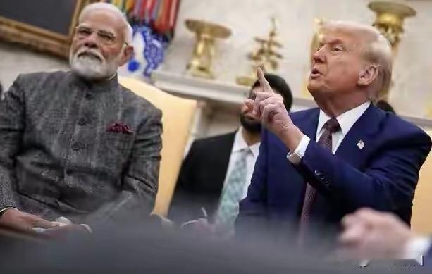 特朗普对印度做出新威胁，
直接暴露了真实目的，
这盘棋下的真大……
特朗普威胁说