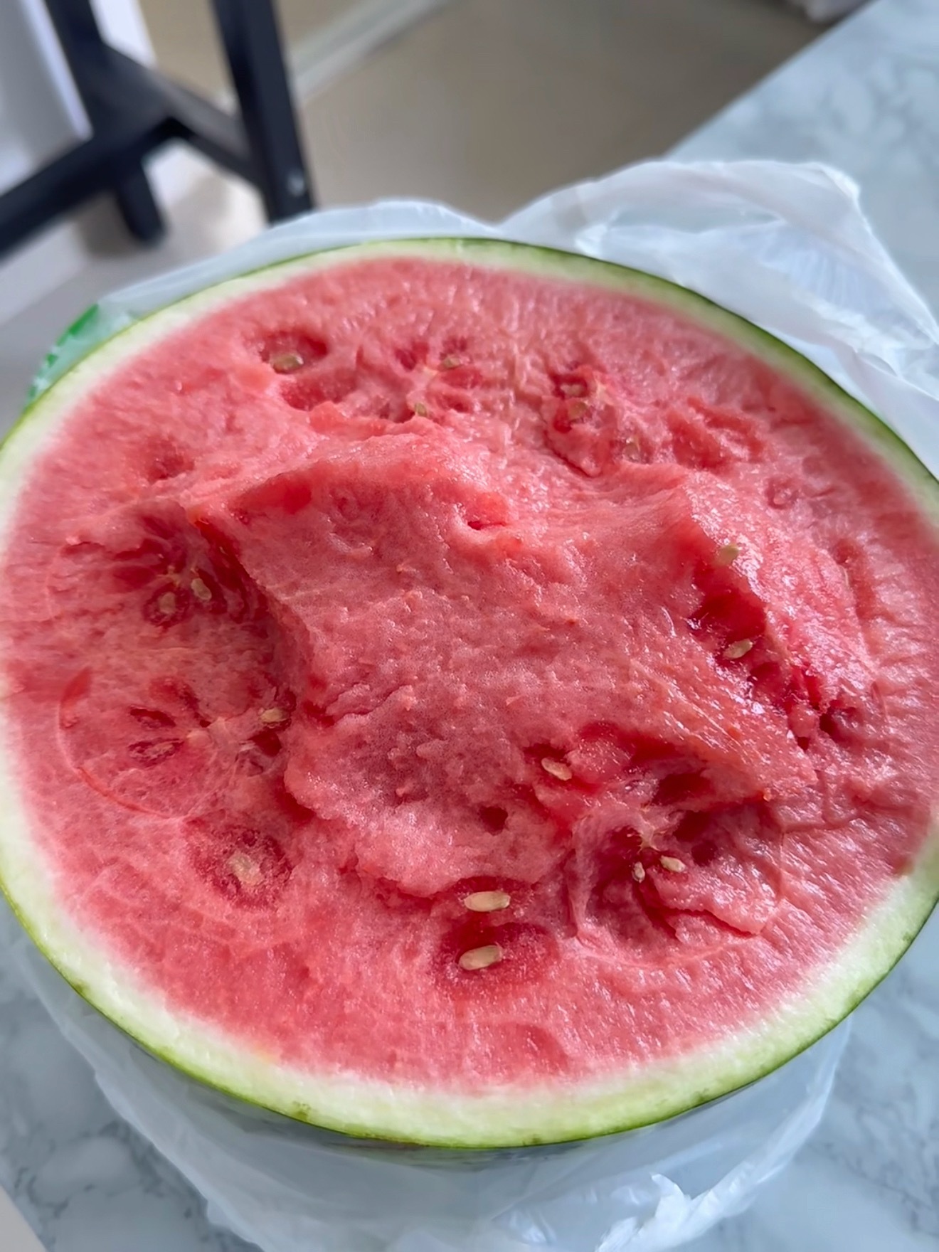 当你买到一个公摊面积很小的西瓜，西瓜就是得又大又红又无籽才完美！！！谁发明的无籽