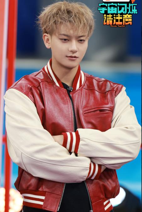 有钱就是任性，黄子韬年纪轻轻就已经接管几百亿的家族资产，自称是young kin