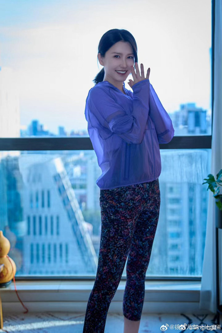 网传孙怡徐洁儿双人秀 咱就是说，这俩要是真搭双人秀，那画面感我直接脑补出来了！一