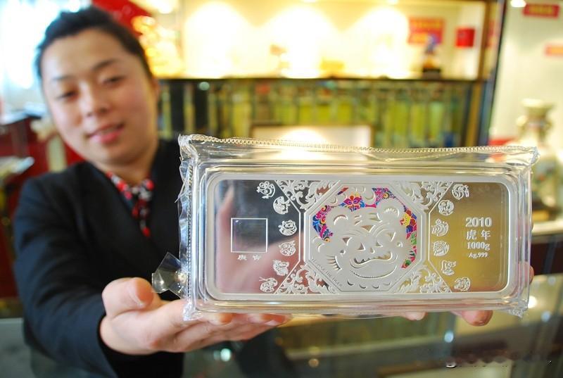 有人购买5000克银条五天挣了1万元 最近老刷到“白银暴涨”的消息，有人5000