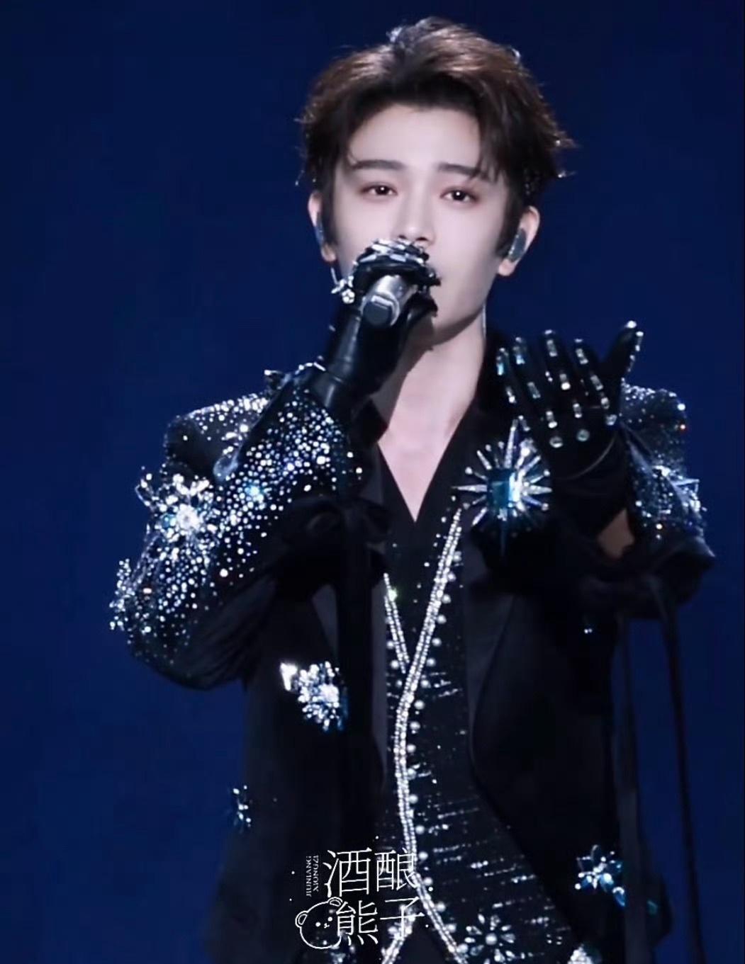 ｜丁禹兮陈伦 

你说，要看凛冽的山前烟雨要听呼啸云间的竹枝微响 要观尽世间的清