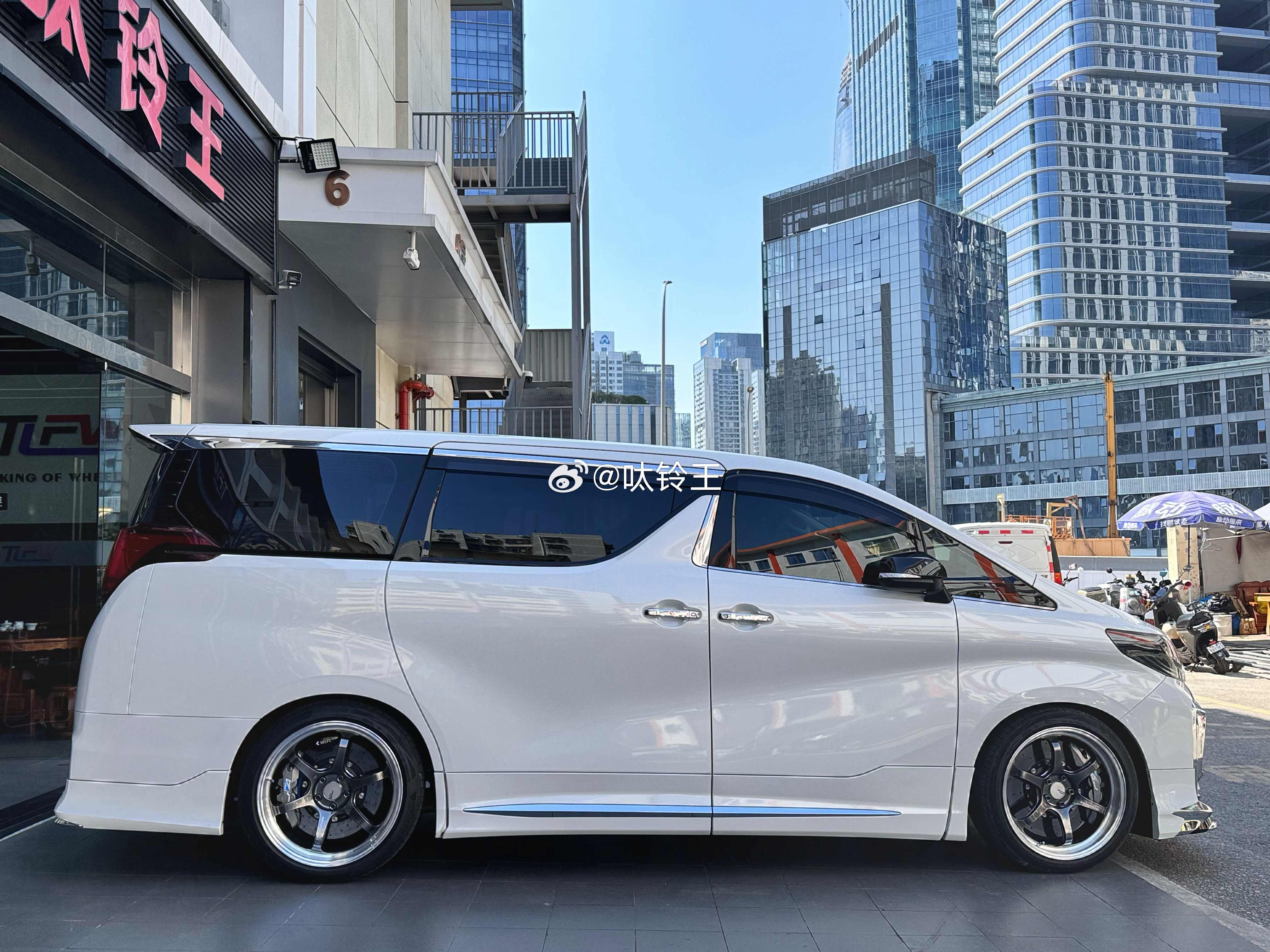 埃尔法 搭配 20寸 横滨 ADVAN R6 大抛边 完工案例供参考 