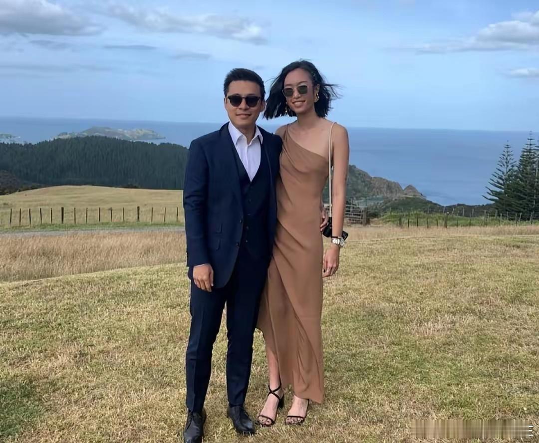 #霍启仁求婚成功# 霍启仁求婚更多细节曝光，曝未婚妻之前是模特，大学学室内设计！
