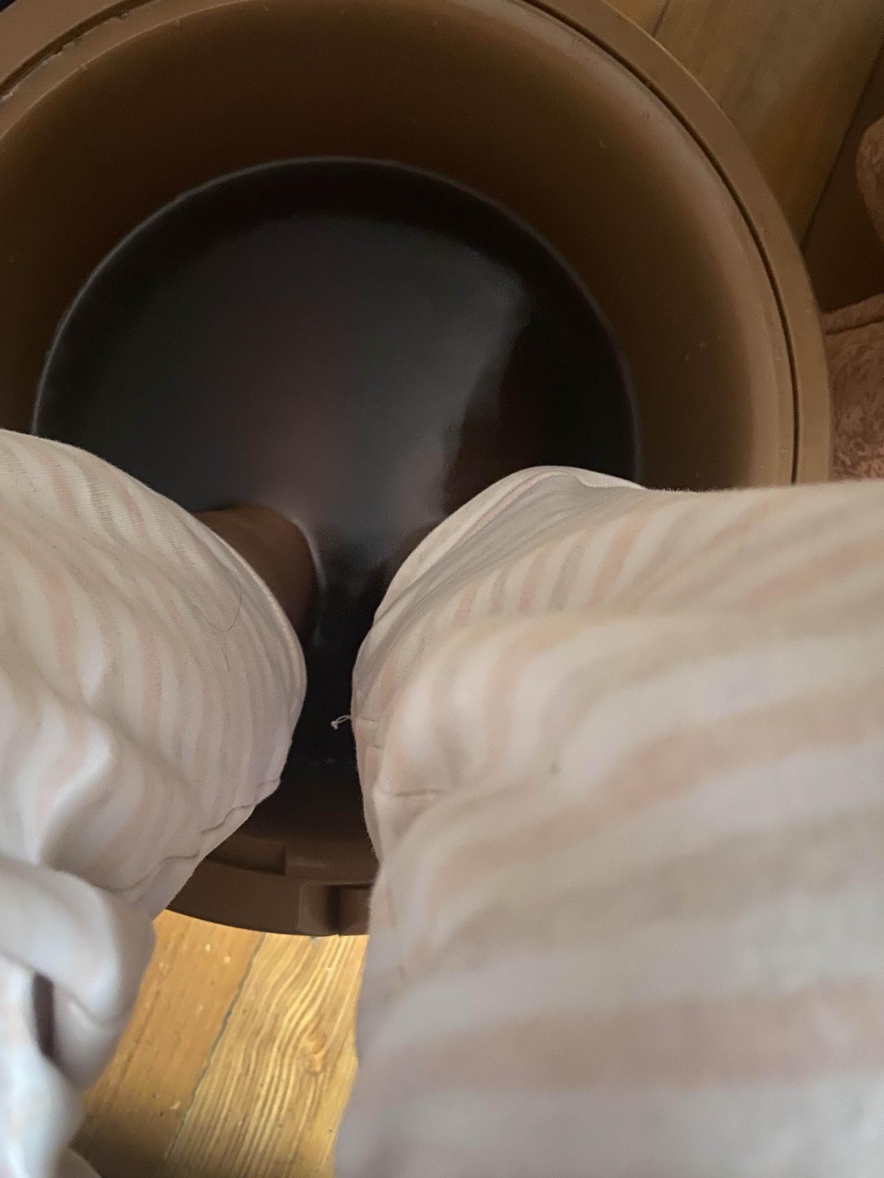 一到冬天我就有个“不良”嗜好，每天晚上睡觉之前必须要泡脚，还必须要泡的后背和额头