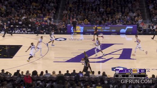 勒布朗复出，湖人赢爵士。今天的卢卡角色有点像2020年的勒布朗。勒布朗的角色有点