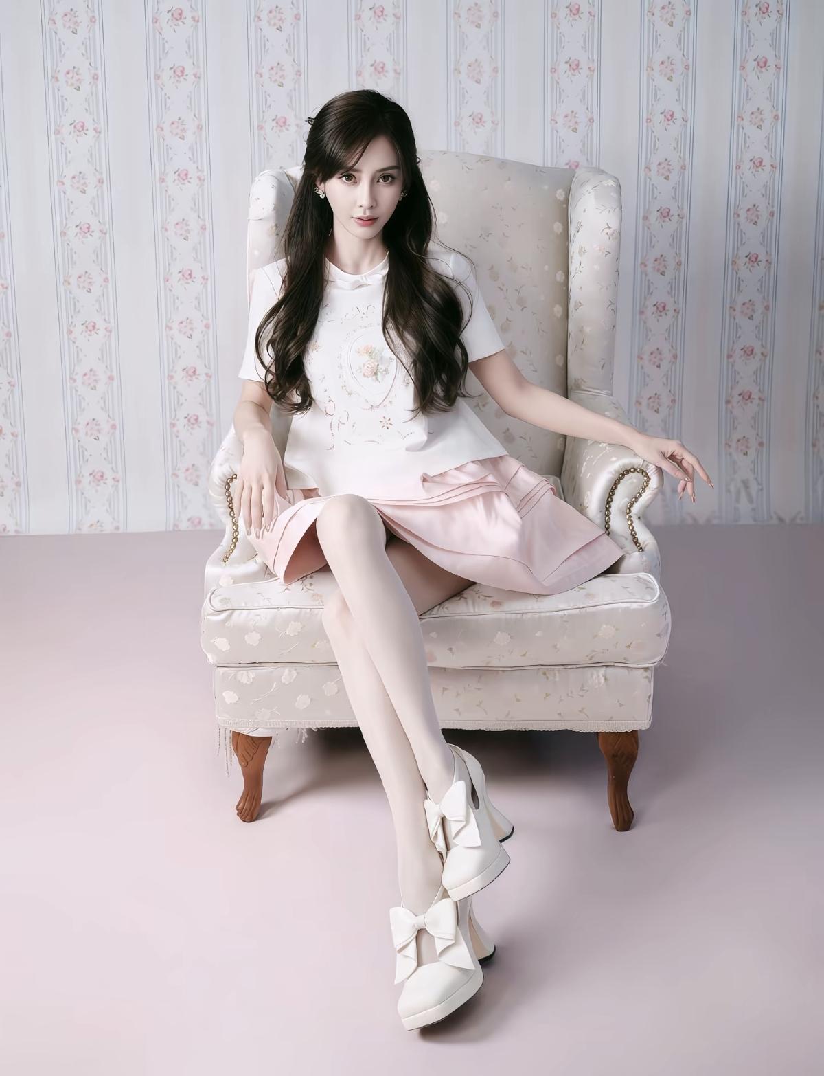 粉白织就的温柔梦境里[赞]杨颖（Angelababy）把少女感永远留在了镜头里[