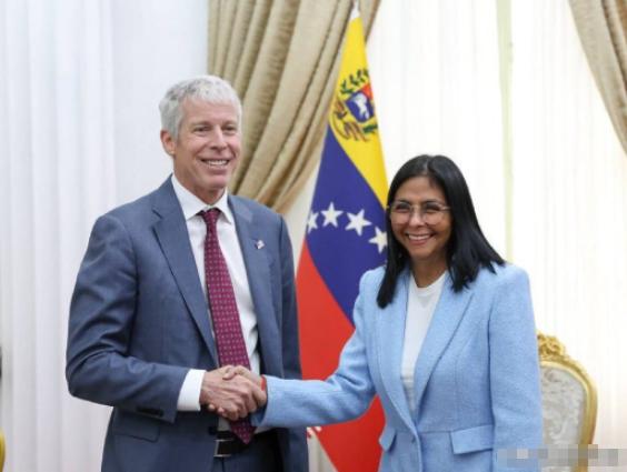 这才是一箭双雕，委内瑞拉代总统罗德里格斯，以叛国罪、间谍罪、泄露国家机密，以及失