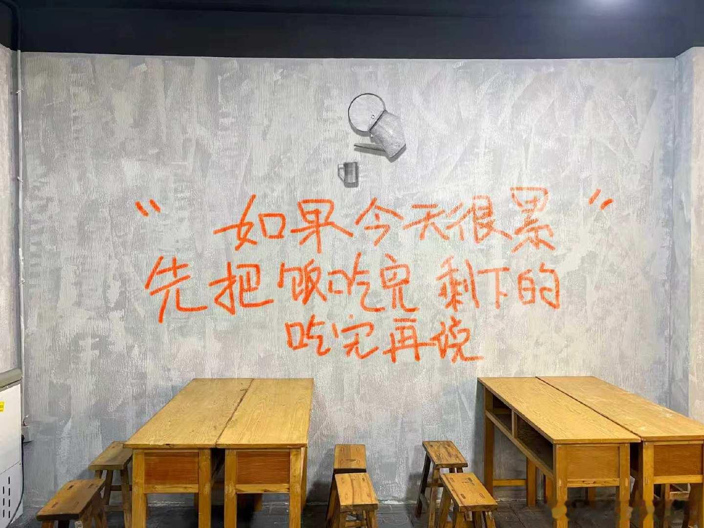 告别35岁就业困难35岁就业红线被长沙这家餐厅打破职场里隐形的 35 岁红线让人