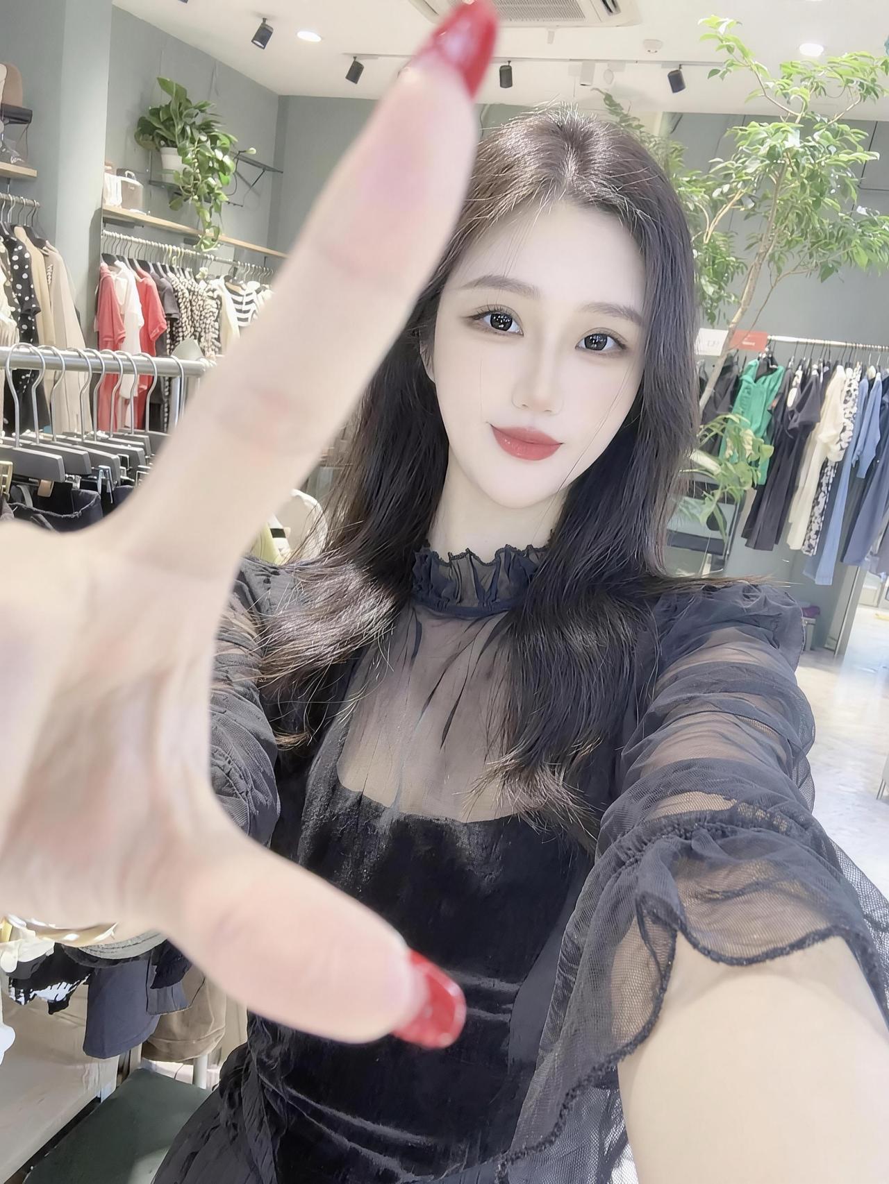 🍜´･ᴗ･`🍜吃饱饱，没烦恼。