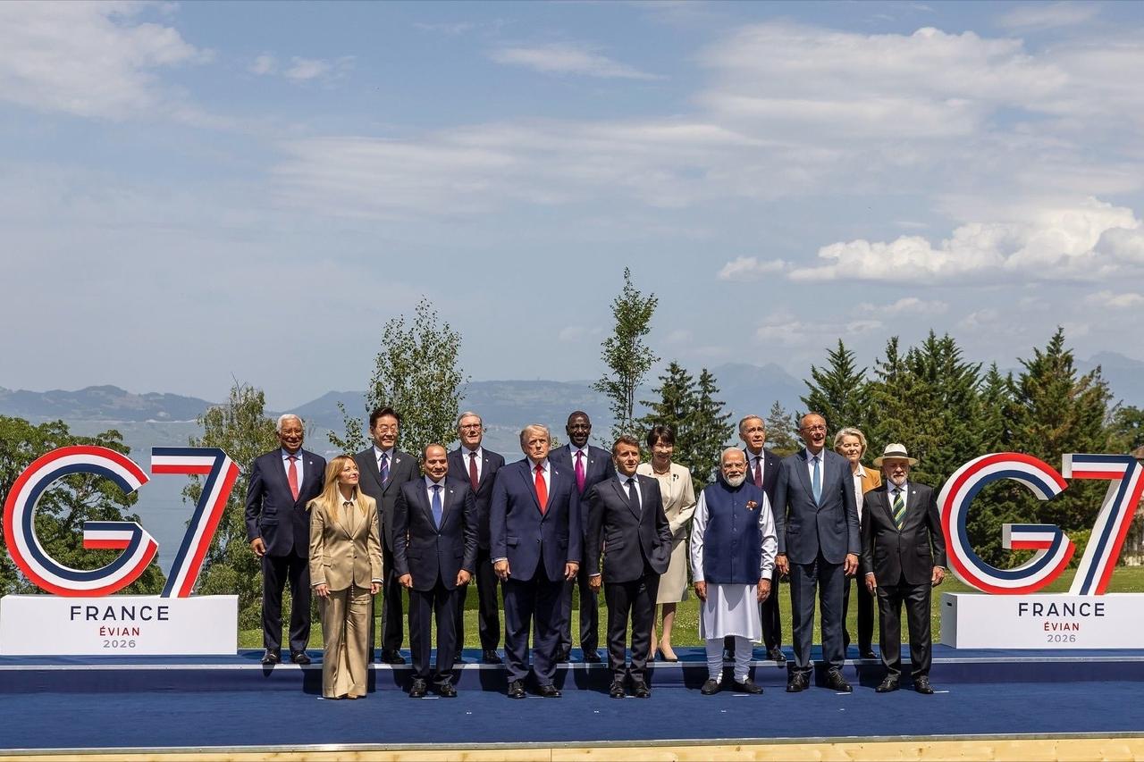 G7 峰会的站位有点意思了！特朗普这次 “亲自” 拍照了。

本届法国 G7 峰