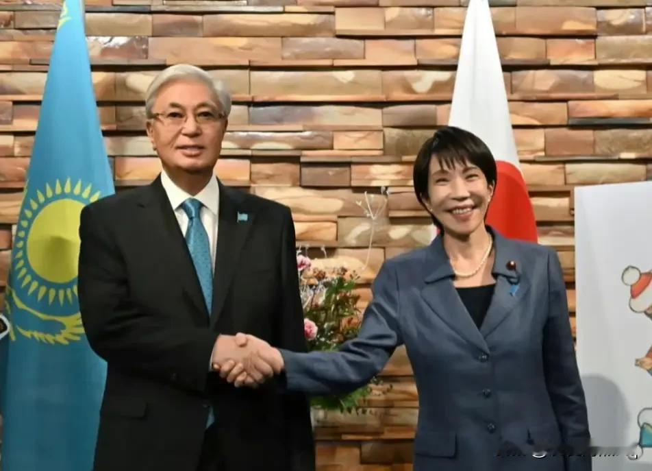 托卡耶夫别具一格！
在俄罗斯的周边国家中，俄罗斯除了正在与乌克兰进行旷日持久的战